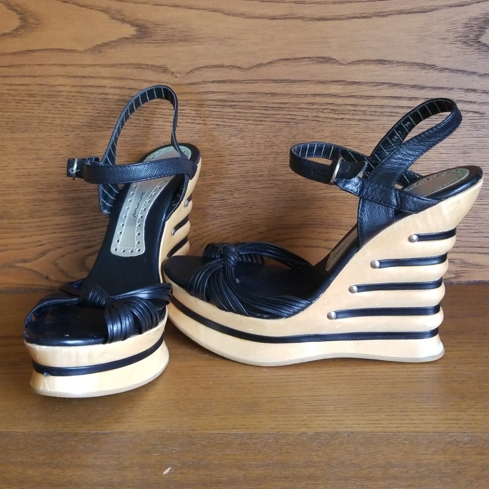 Wood wedge shoes